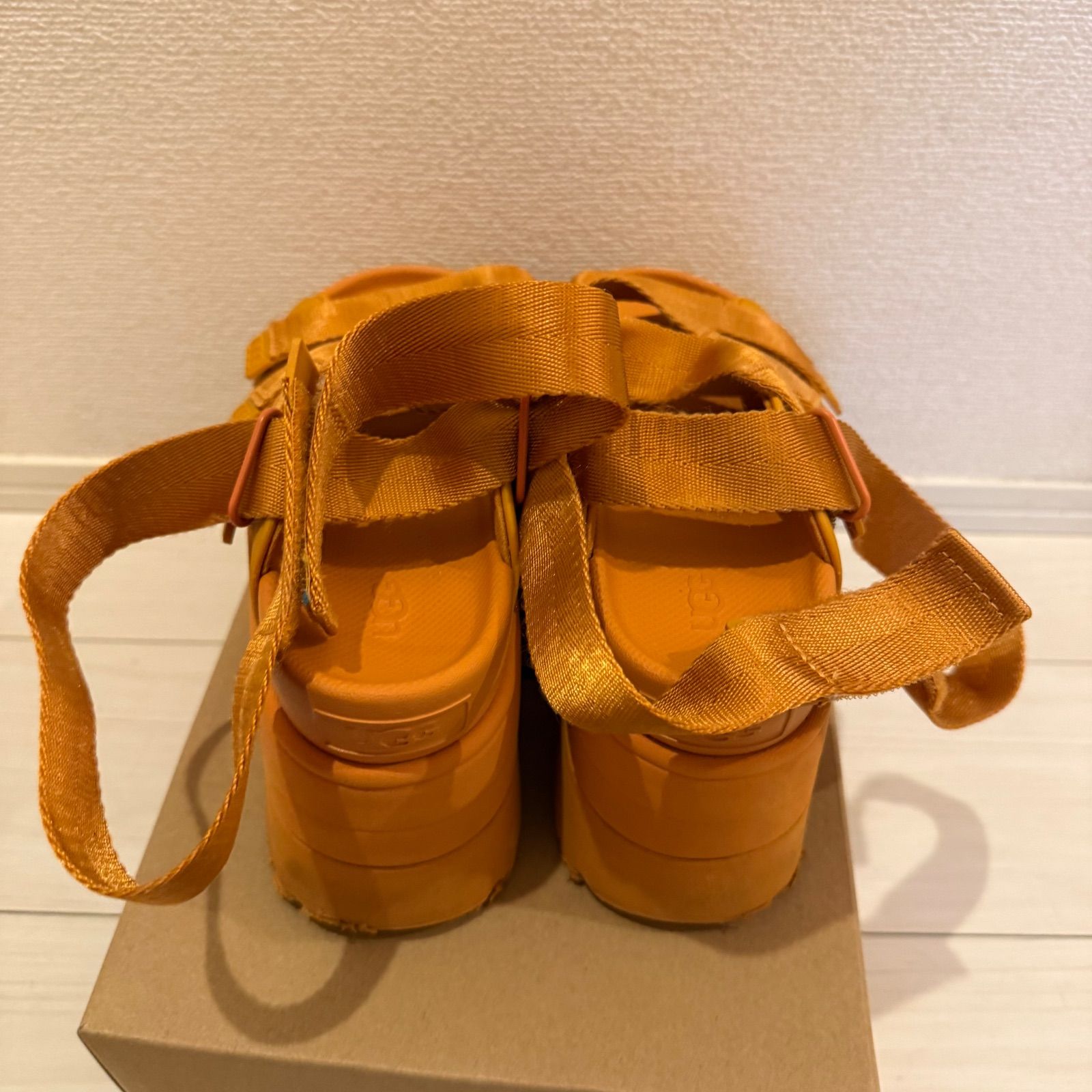 UGG GOLDENRISE アグ ゴールデンライズ サンダル 厚底 オレンジ