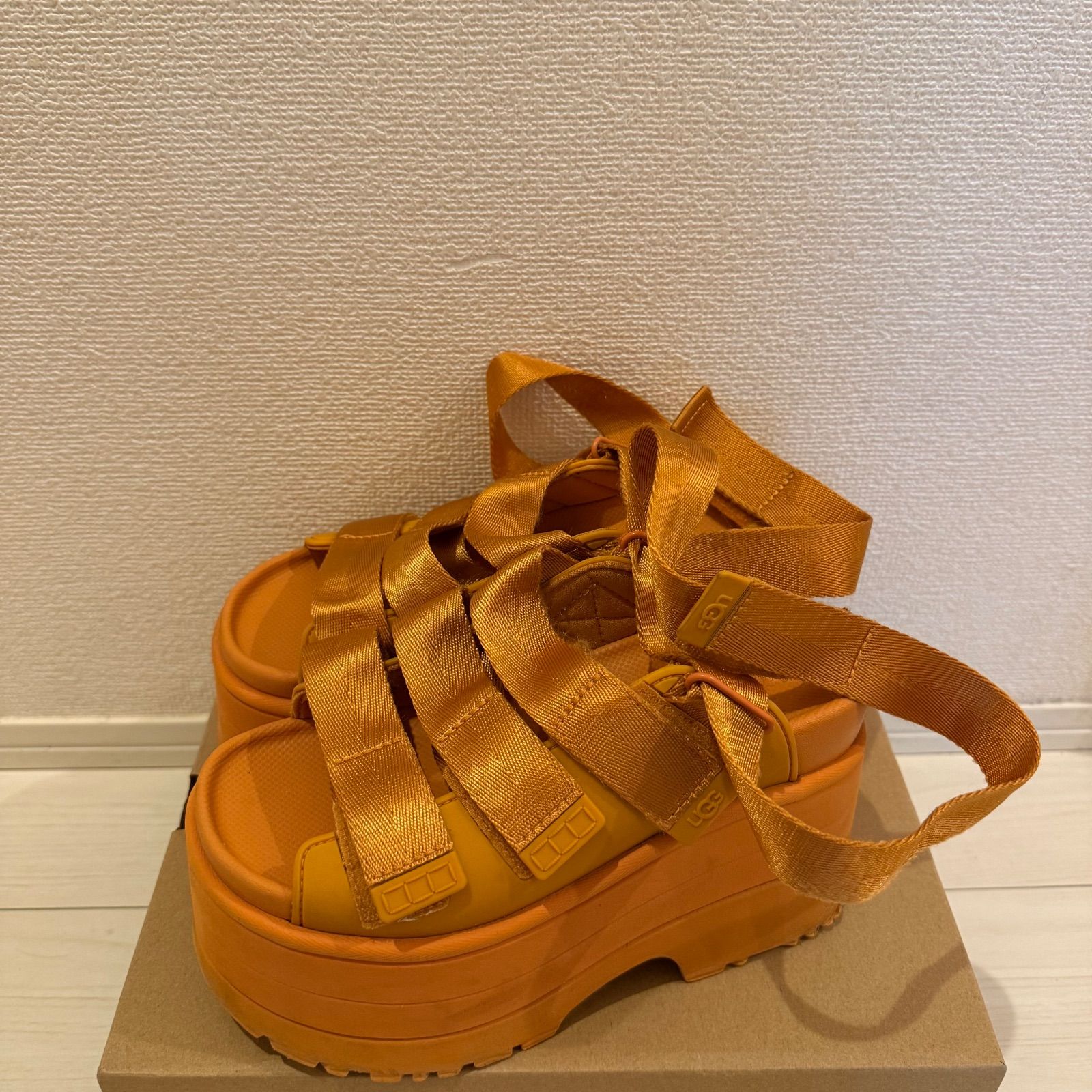 UGG GOLDENRISE アグ ゴールデンライズ サンダル 厚底 オレンジ