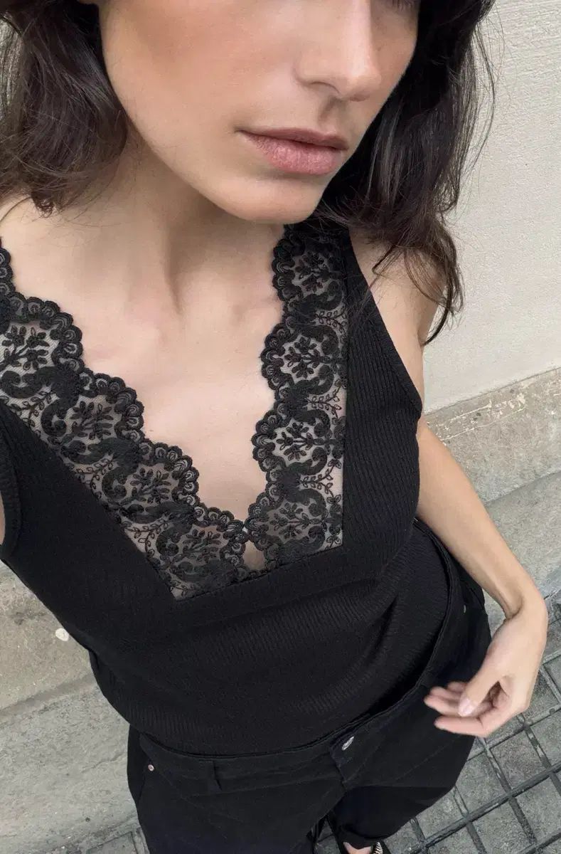 ZARA ザラ レース リブ Tシャツ ブラック ZARA レース スリーブレス 6,657円