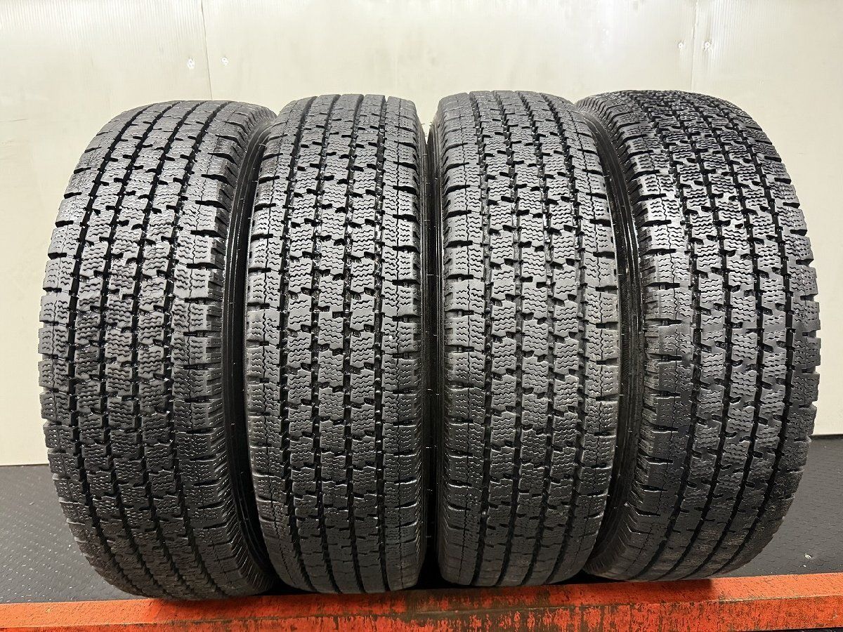 TOYO DELVEX 935 195/80R15 107/105N LT 15インチ スタッドレス 4本 23年製 バリ溝 ハイエース キャラバン レジアス等　(STZ362)