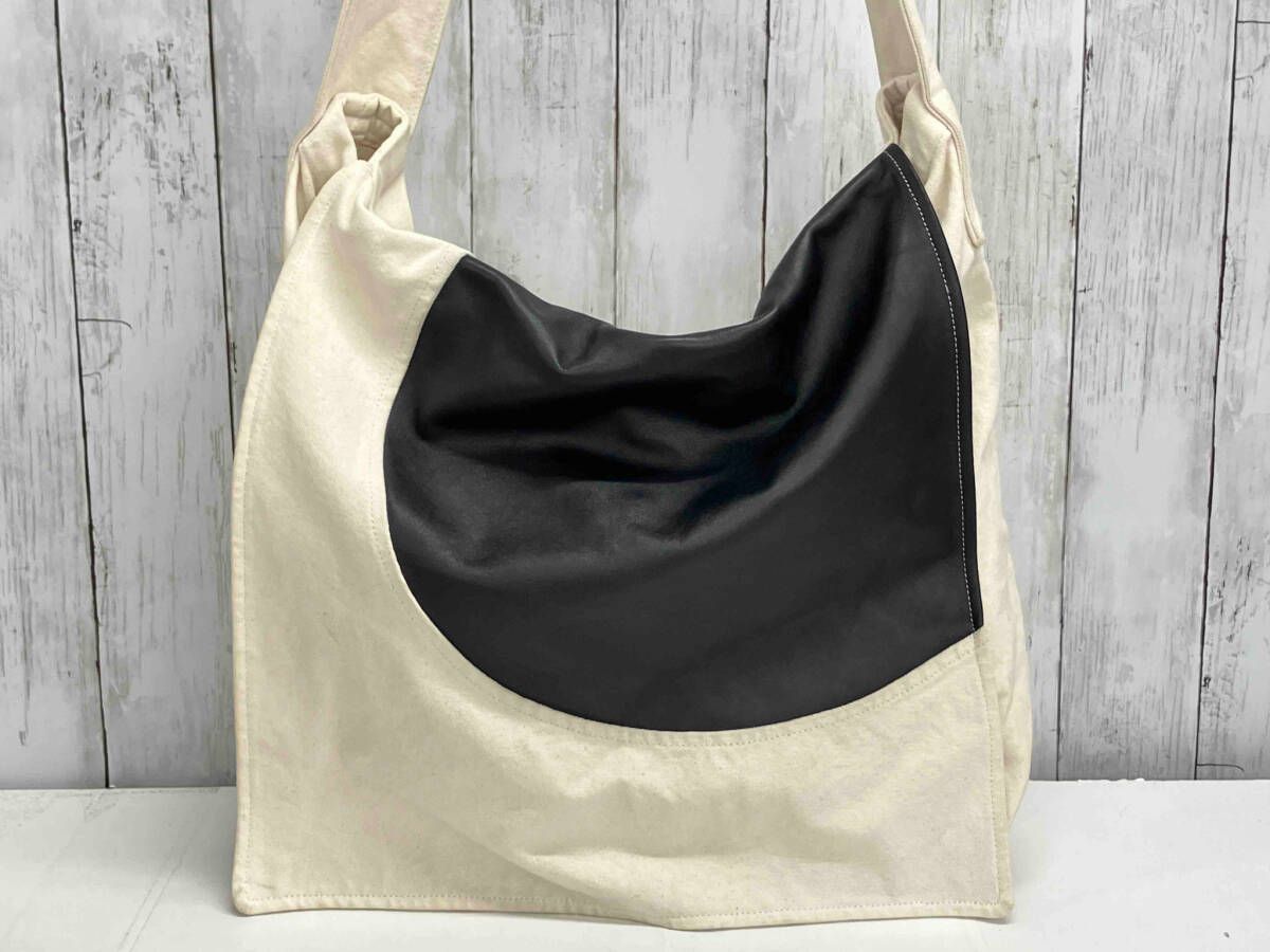 ADAPTART NEWSPAPER BAG ショルダーバッグ アダプタート フラップバッグ 斜めがけ ニュースペーパー