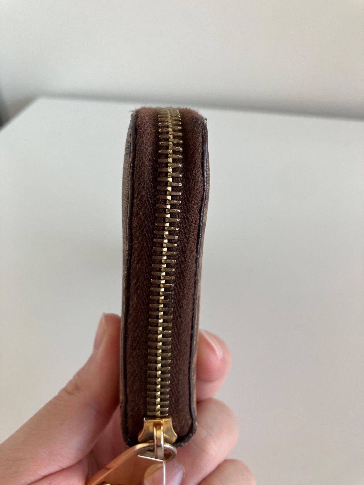 FENDI フェンディ FF ズッカ柄 ラウンドファスナー 長財布 - メルカリ
