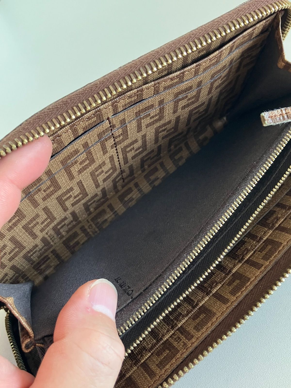 FENDI フェンディ FF ズッカ柄 ラウンドファスナー 長財布 - メルカリ