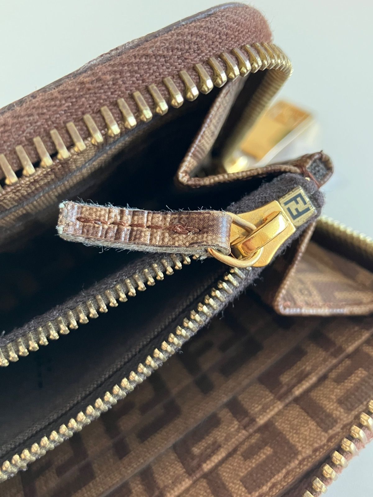 FENDI フェンディ FF ズッカ柄 ラウンドファスナー 長財布 - メルカリ