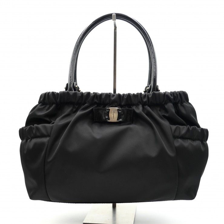 Salvatore Ferragamo（サルヴァトーレ フェラガモ）ハンドバッグ ブラック ナイロン パテントレザー リボン レディース AU-21/C786【中古】