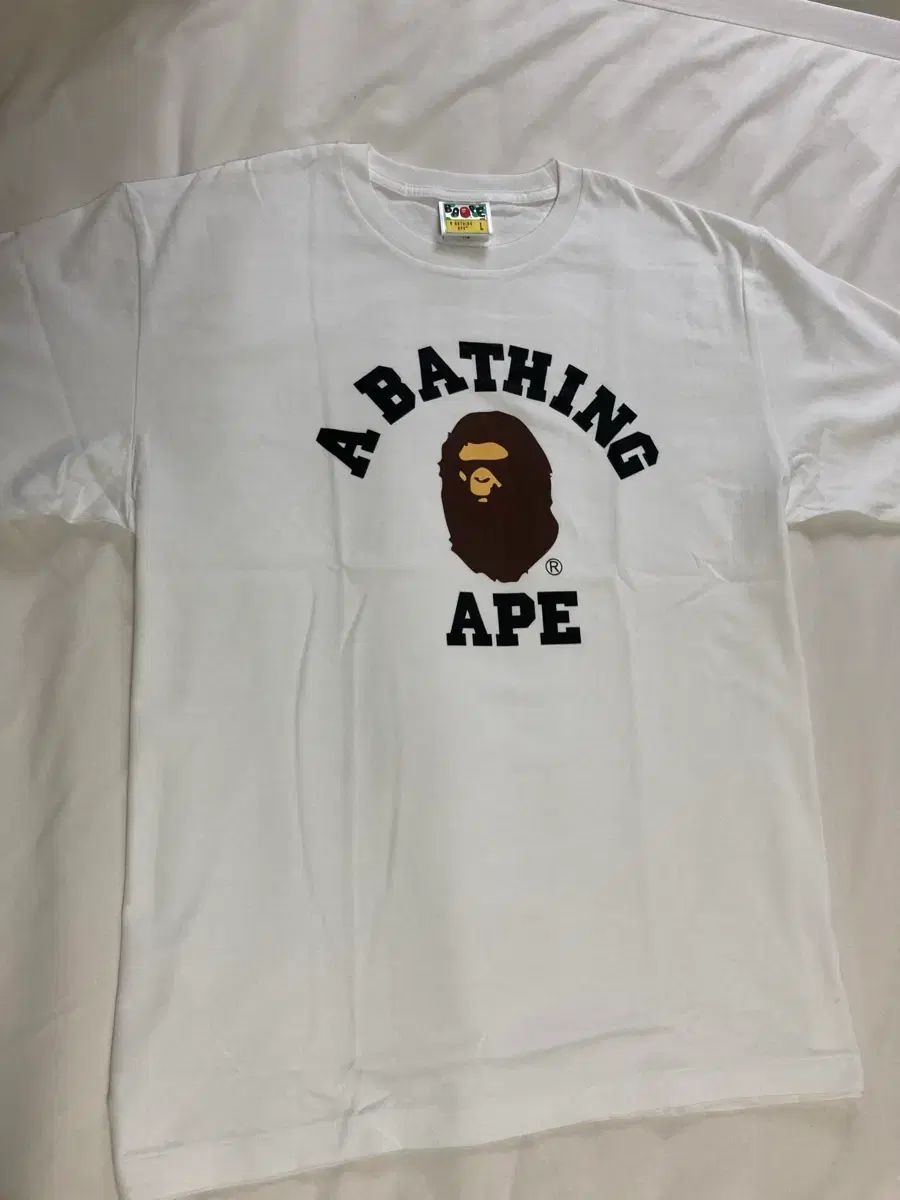A BATHING APE アベイシングエイプ 半袖Tシャツ 白