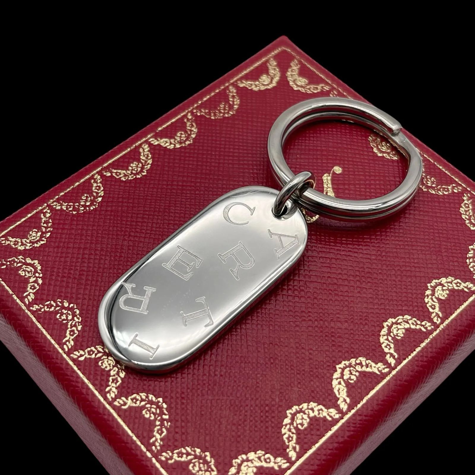 極美品 Cartier カルティエ デコールオーバルキーリング ロゴ チャーム