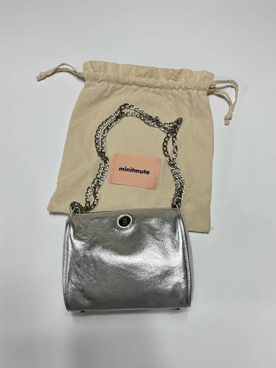 MINITMUTE brett ミニバッグ シルバー COLOR