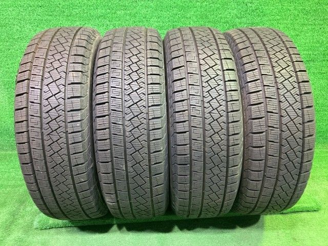 Pirelli スタッドレス ピレリ アイスゼロ 185/65R15 4本 8ミリ 2023年 Pirelli スタッドレス ピレリ アイスゼロ 185/65R15 4本 8ミリ 2023年