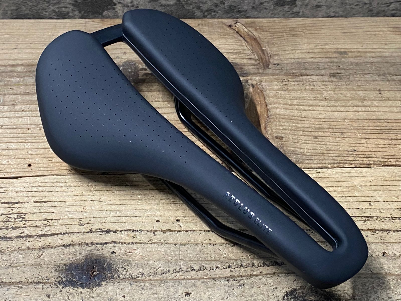 KH925 トレック TREK アイオロス エリート AEOLUS ELITE サドル 黒 145mm