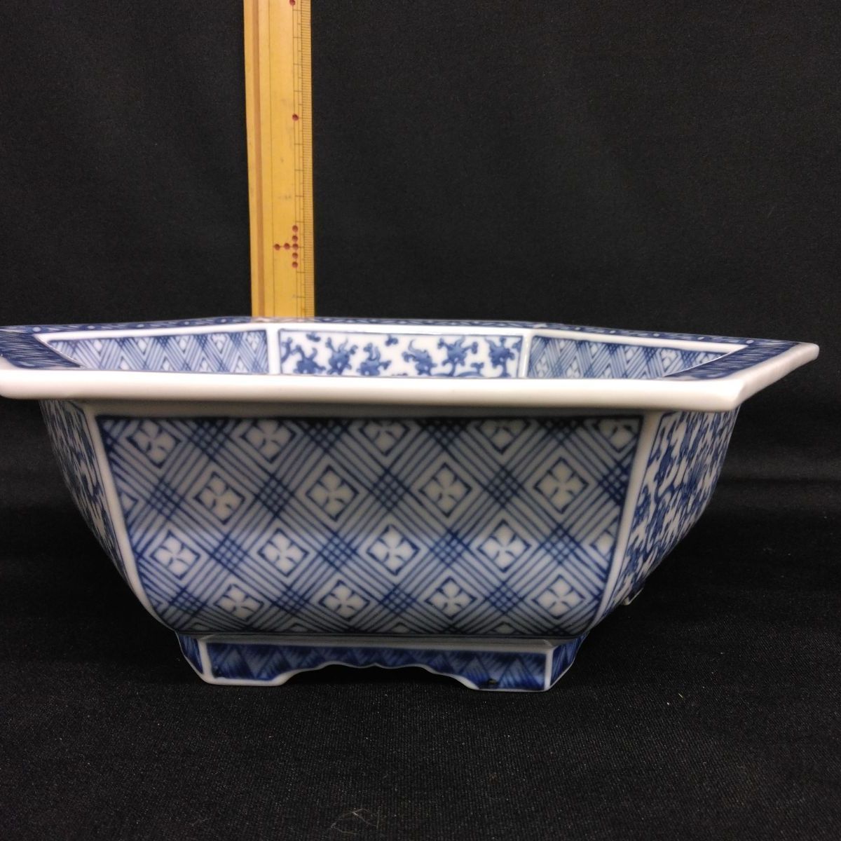 山水画の陶器小物入れ CC770 染付 六角鉢 山水画 陶磁器 菓子器 若山 - メルカリ