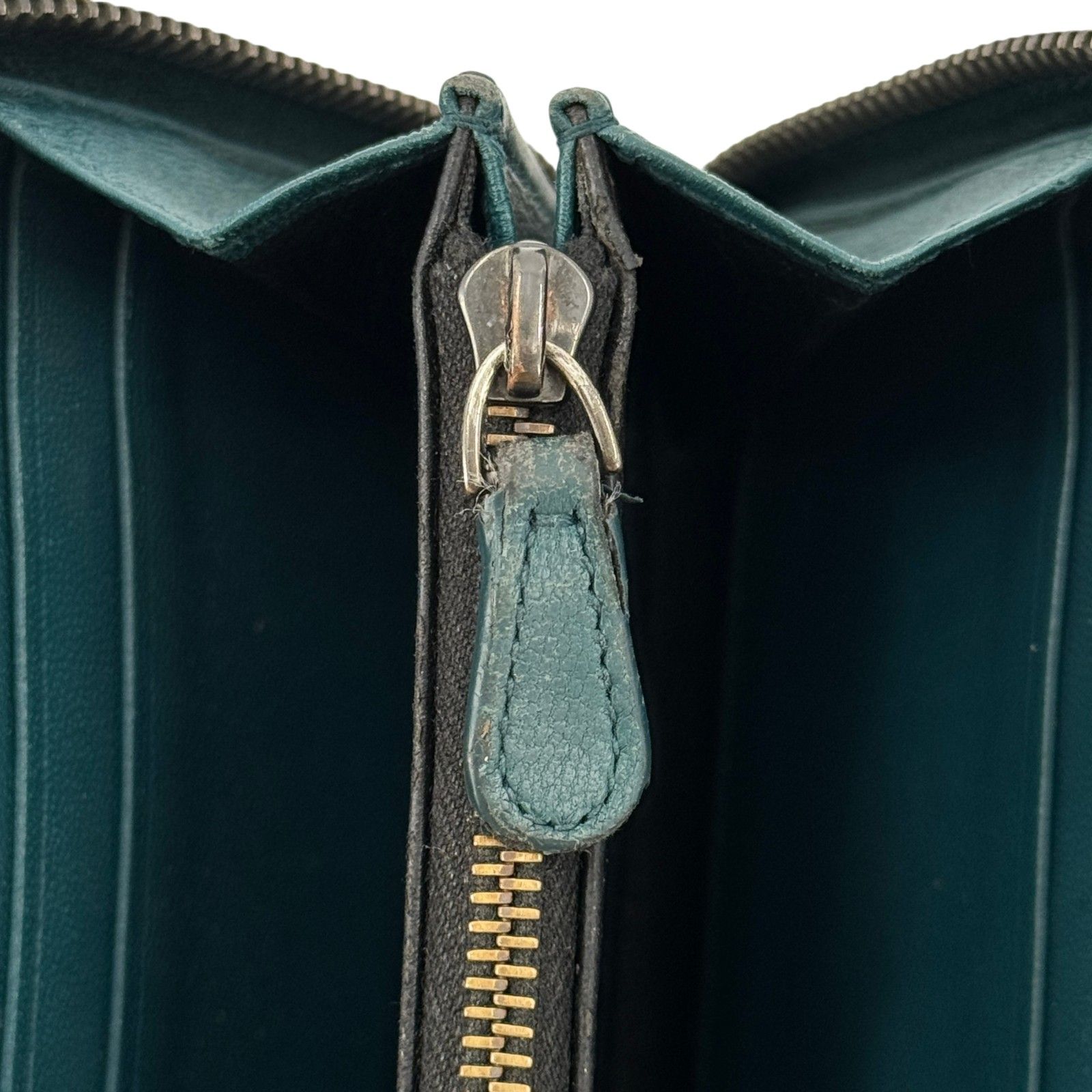 BOTTEGA VENETA イントレチャートレザー ダークグリーン ジップ