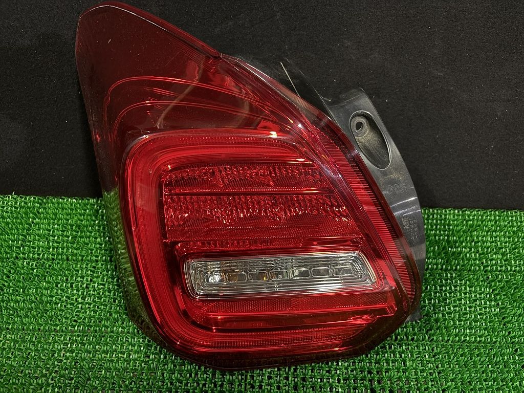 スズキ純正 スイフト ZC13S 左テールランプ 35670-52RA0 コイト220-59360 380190