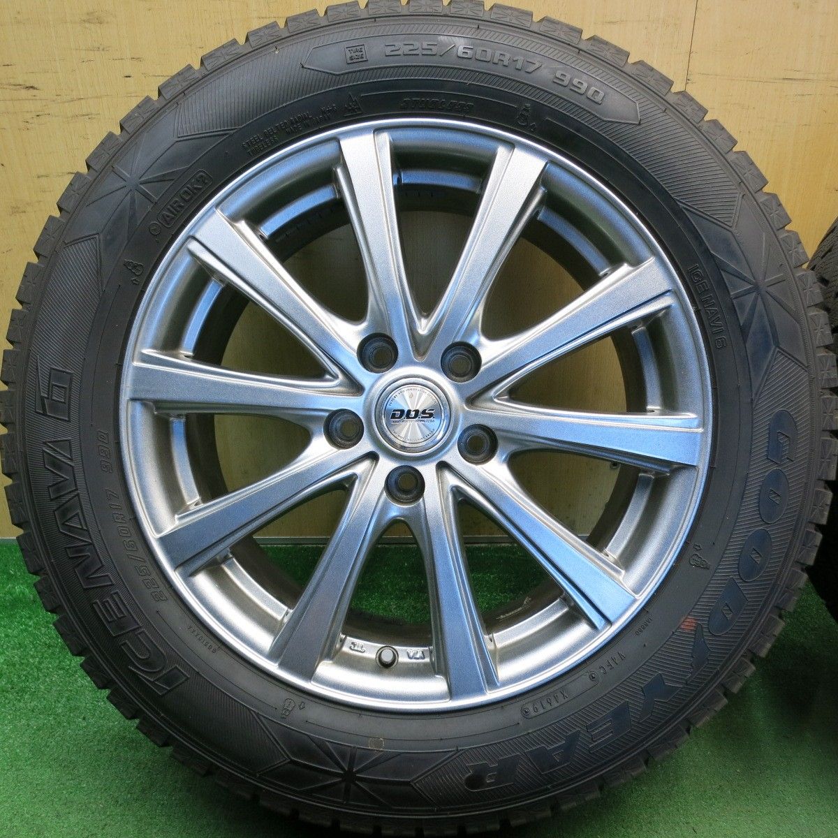 バリ溝！キレイ！9.5分以上◎スタッドレス 225/60R17 グッドイヤー 