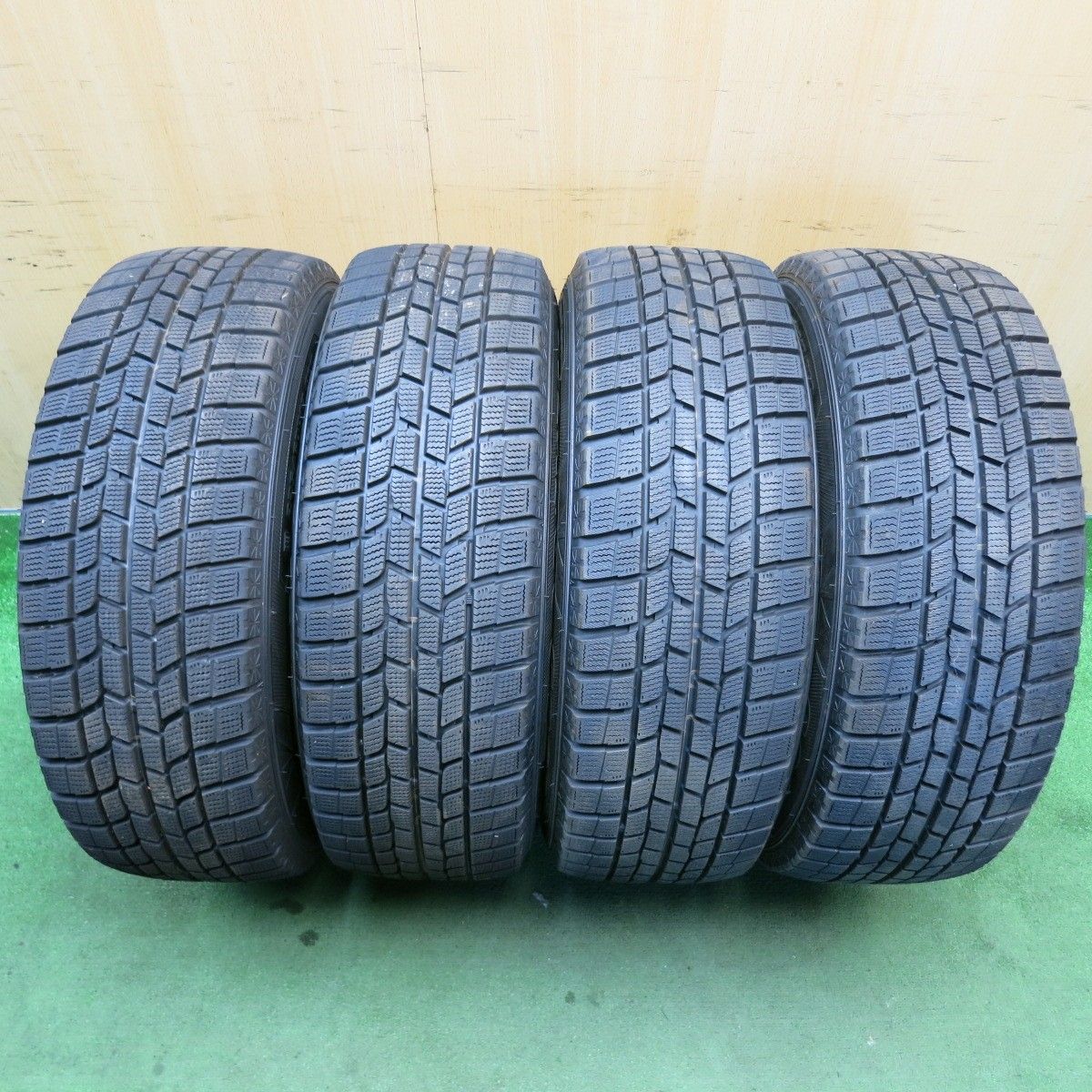 バリ溝！キレイ！9.5分以上◎スタッドレス 225/60R17 グッドイヤー 
