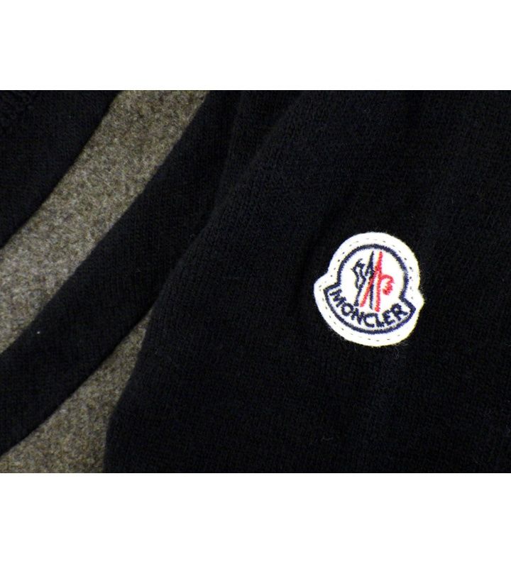 モンクレール MONCLER 【 MAGLIONE SCOLLO A20919144500 】 Vネック