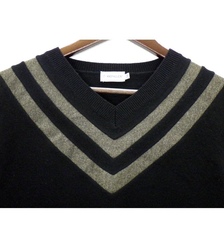 モンクレール MONCLER 【 MAGLIONE SCOLLO A20919144500 】 Vネック