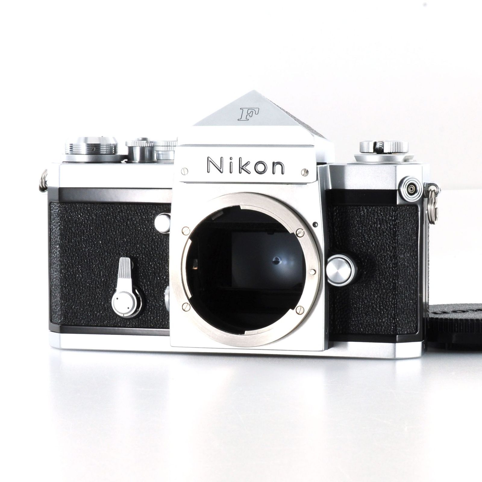 【ニコン】Nikon F アイレベル 35mmフィルム一眼レフカメラ #T874A