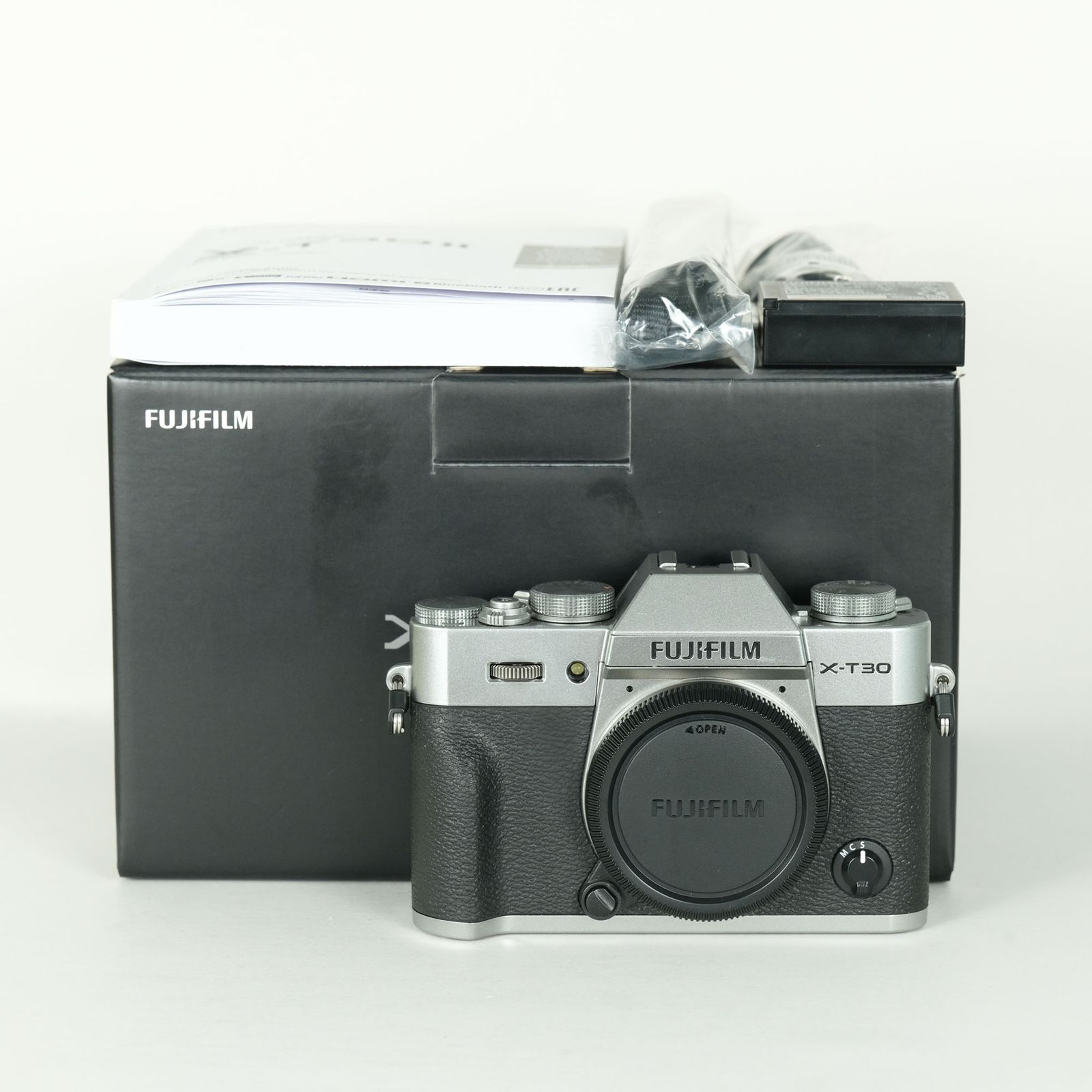 [美品 | シャッター数2,800回] FUJIFILM X-T30 II [ボディ シルバー] | FUJIFILM Xマウント