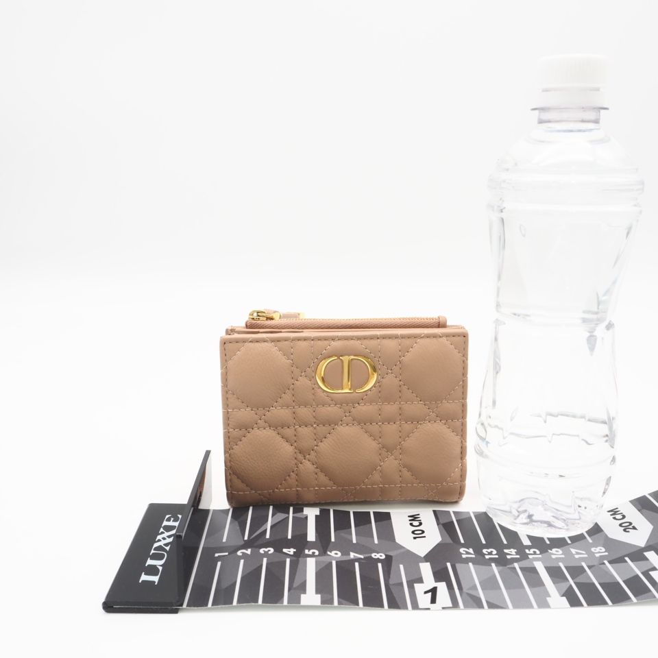 ★3日以内返品可★ 美品 Dior ディオール カーフスキン Dior Caro Dahlia ウォレット S5173UWHC 二つ折り財布 ピンクベージュ カーフレザー レディース ★3日以内返品可★ 美品 Dior ディオール カーフスキン Dior Caro Dahlia ウォレット S5173UWHC 二つ折り財布 ピンクベージュ カーフレザー レディース