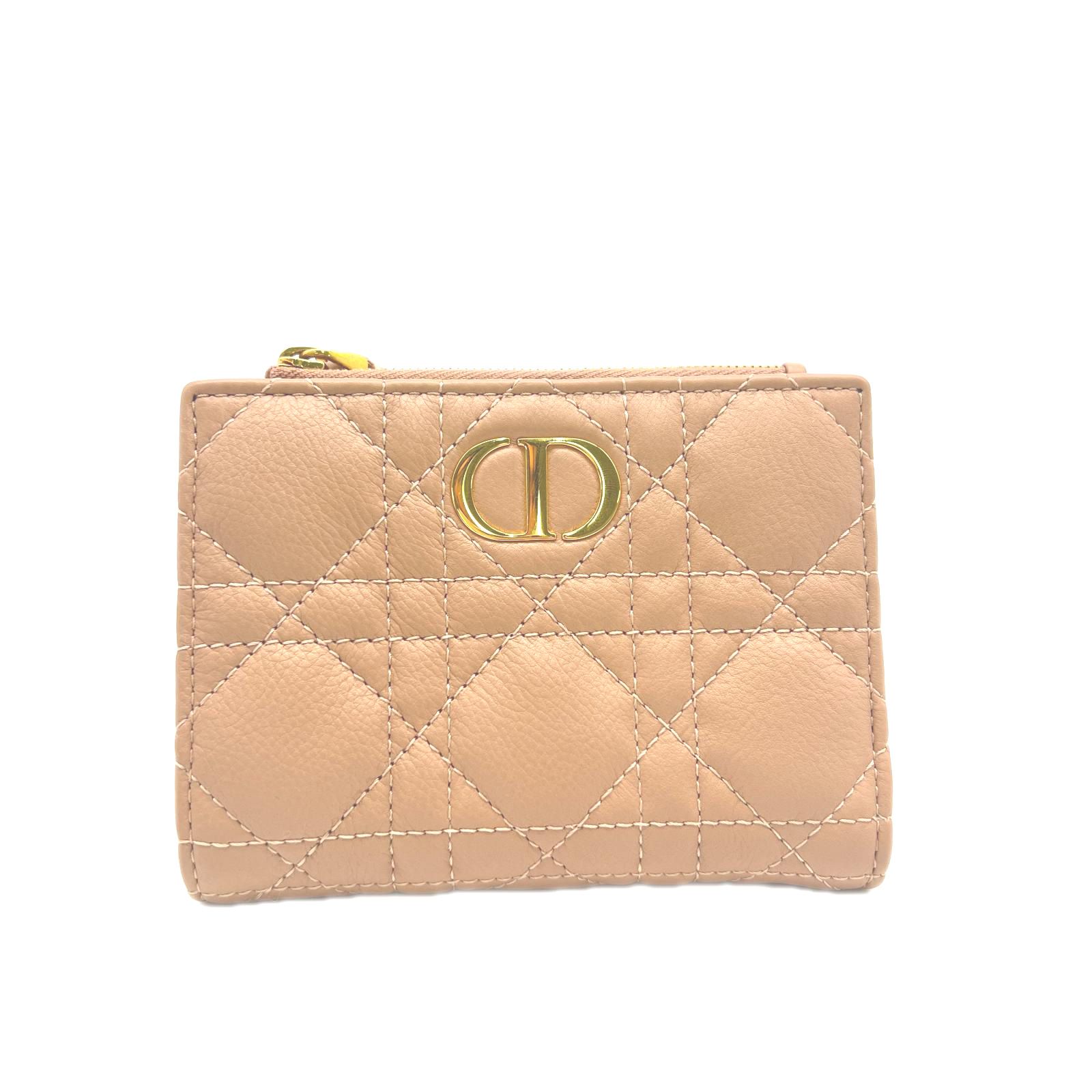 ★3日以内返品可★ 美品 Dior ディオール カーフスキン Dior Caro Dahlia ウォレット S5173UWHC 二つ折り財布 ピンクベージュ カーフレザー レディース ★3日以内返品可★ 美品 Dior ディオール カーフスキン Dior Caro Dahlia ウォレット S5173UWHC 二つ折り財布 ピンクベージュ カーフレザー レディース