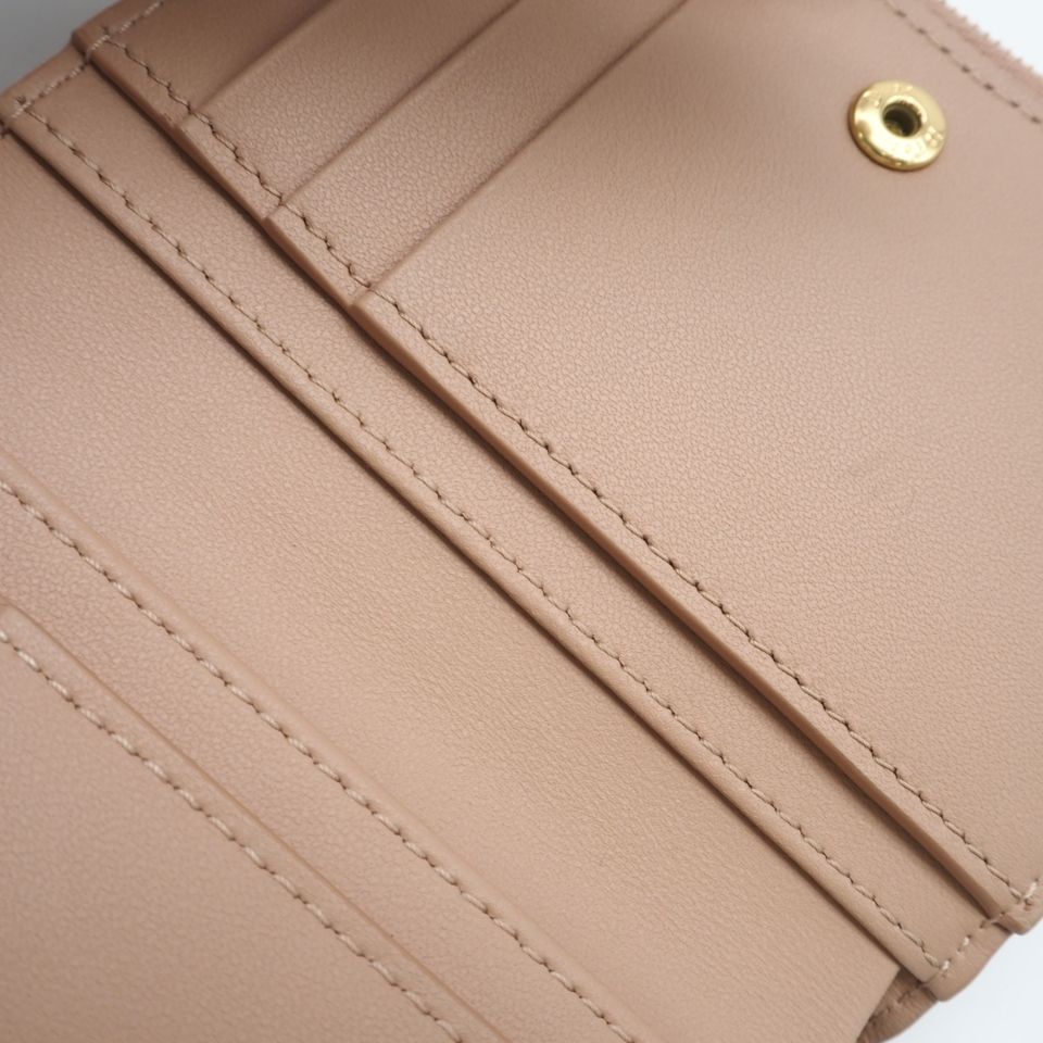 ★3日以内返品可★ 美品 Dior ディオール カーフスキン Dior Caro Dahlia ウォレット S5173UWHC 二つ折り財布 ピンクベージュ カーフレザー レディース ★3日以内返品可★ 美品 Dior ディオール カーフスキン Dior Caro Dahlia ウォレット S5173UWHC 二つ折り財布 ピンクベージュ カーフレザー レディース
