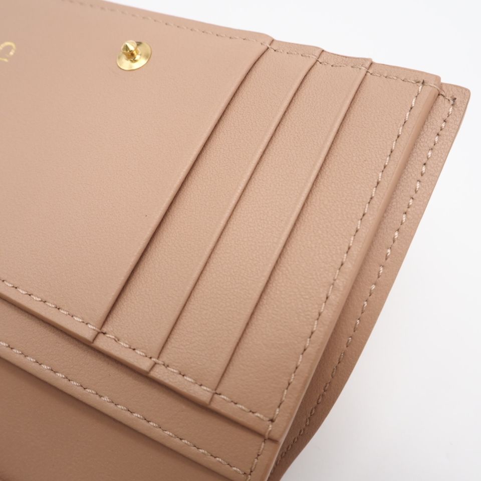 ★3日以内返品可★ 美品 Dior ディオール カーフスキン Dior Caro Dahlia ウォレット S5173UWHC 二つ折り財布 ピンクベージュ カーフレザー レディース ★3日以内返品可★ 美品 Dior ディオール カーフスキン Dior Caro Dahlia ウォレット S5173UWHC 二つ折り財布 ピンクベージュ カーフレザー レディース