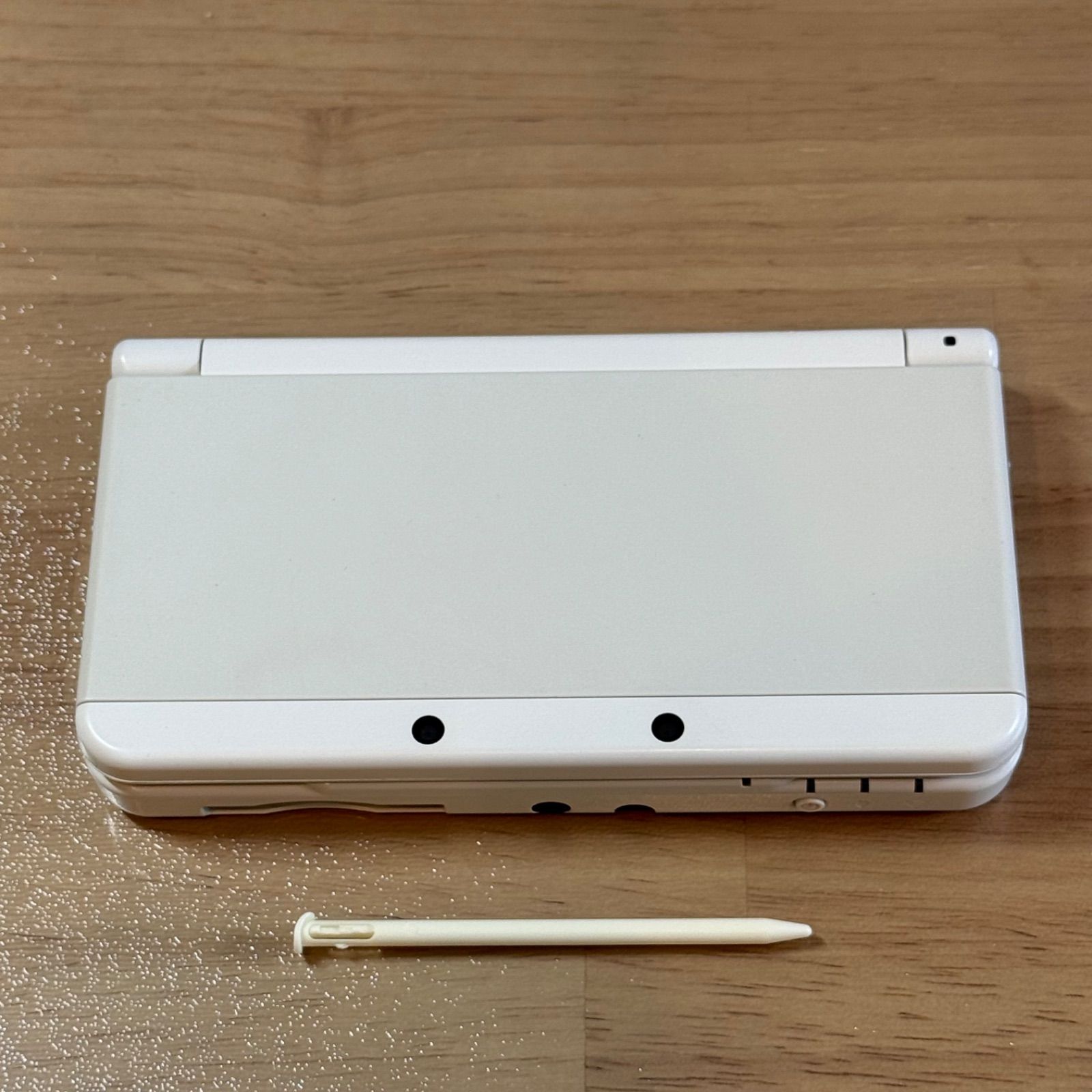 7-135 Newニンテンドー3DS ホワイト 25,500円
