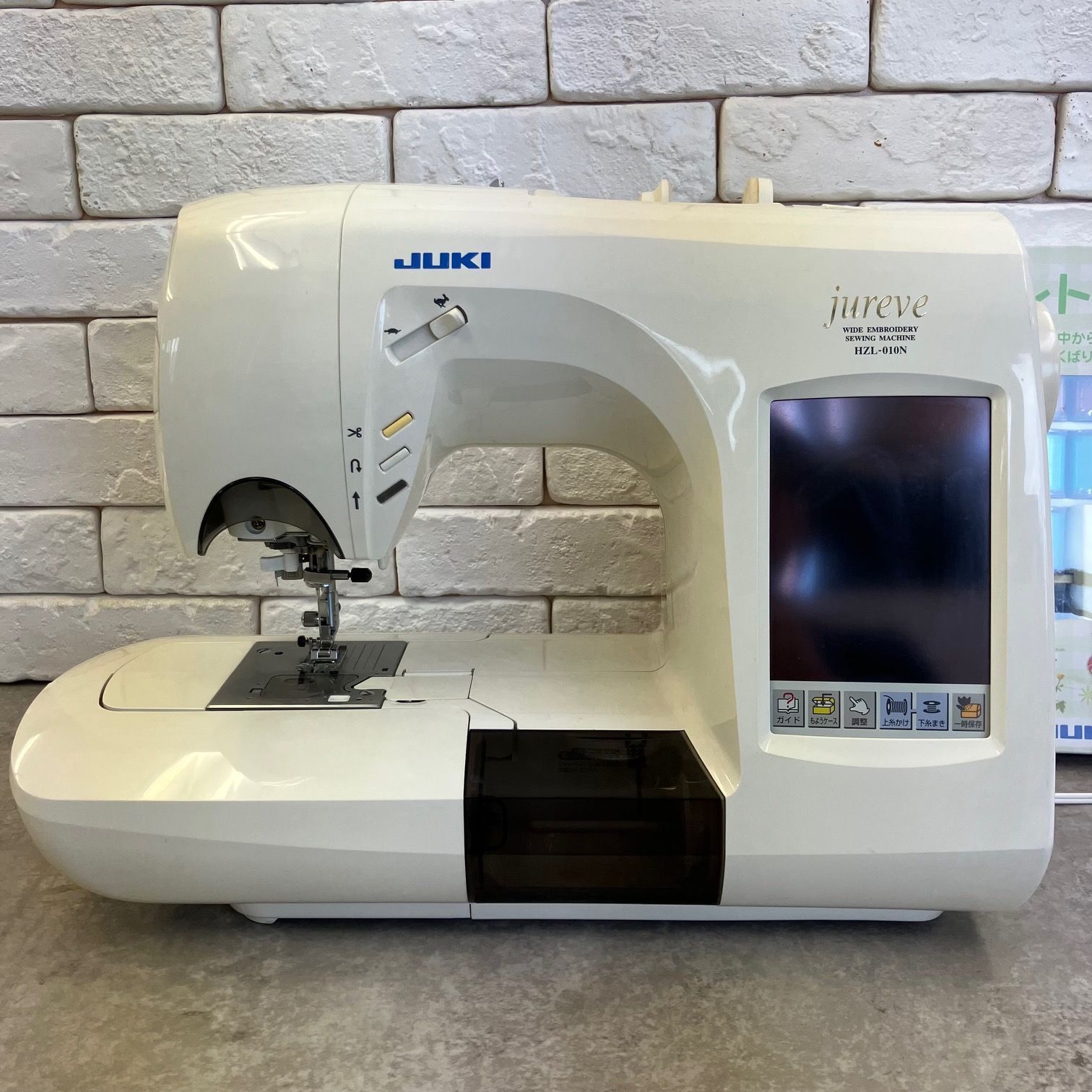 ジューキ JUKI ジュレーブ HZL-010N(前期型) 整備済【刺しゅう糸新品他、特典】【送料無料】です。 34,125円