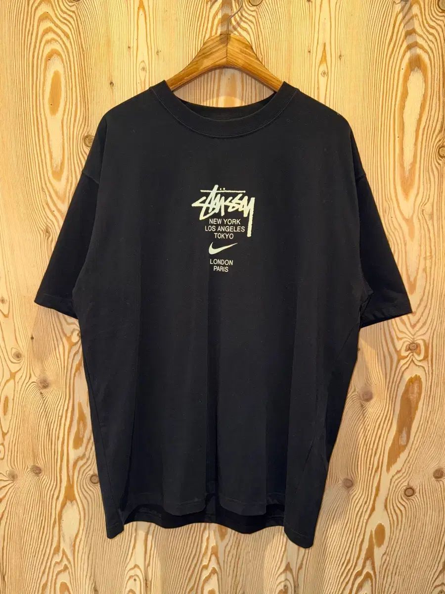ナイキ X STÜ WORLD TOUR Tシャツ
