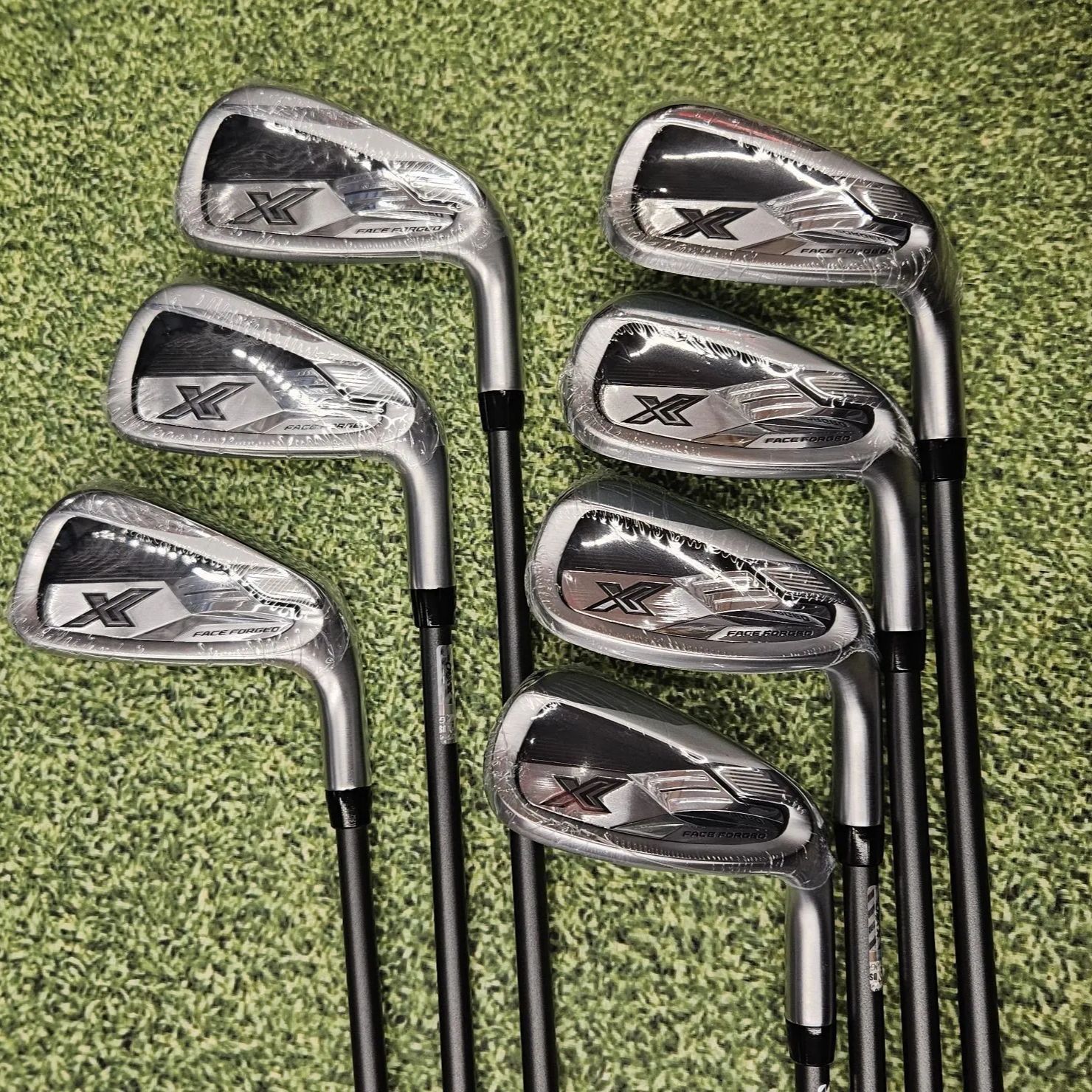 ⛳️【新品・店頭展示品・1点限り！】 日本正規品 ゼクシオ13 X -eks-アイアンセット 6〜SW 7本セット 純正カーボン AX-3 シャフト（S）／右用 59,400円