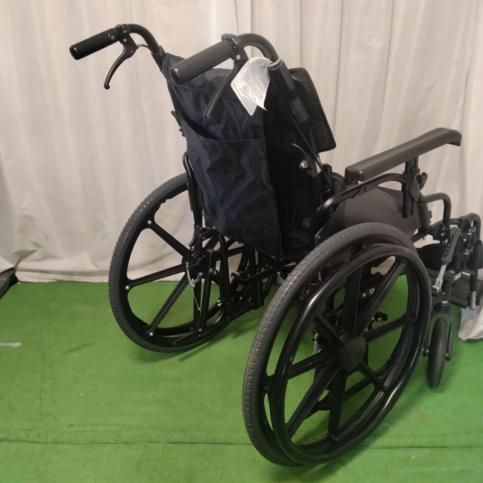 WC-13441) MiKi ミキ KJP-5 耐荷重130Kg 大型車椅子 ノーパンクタイヤ