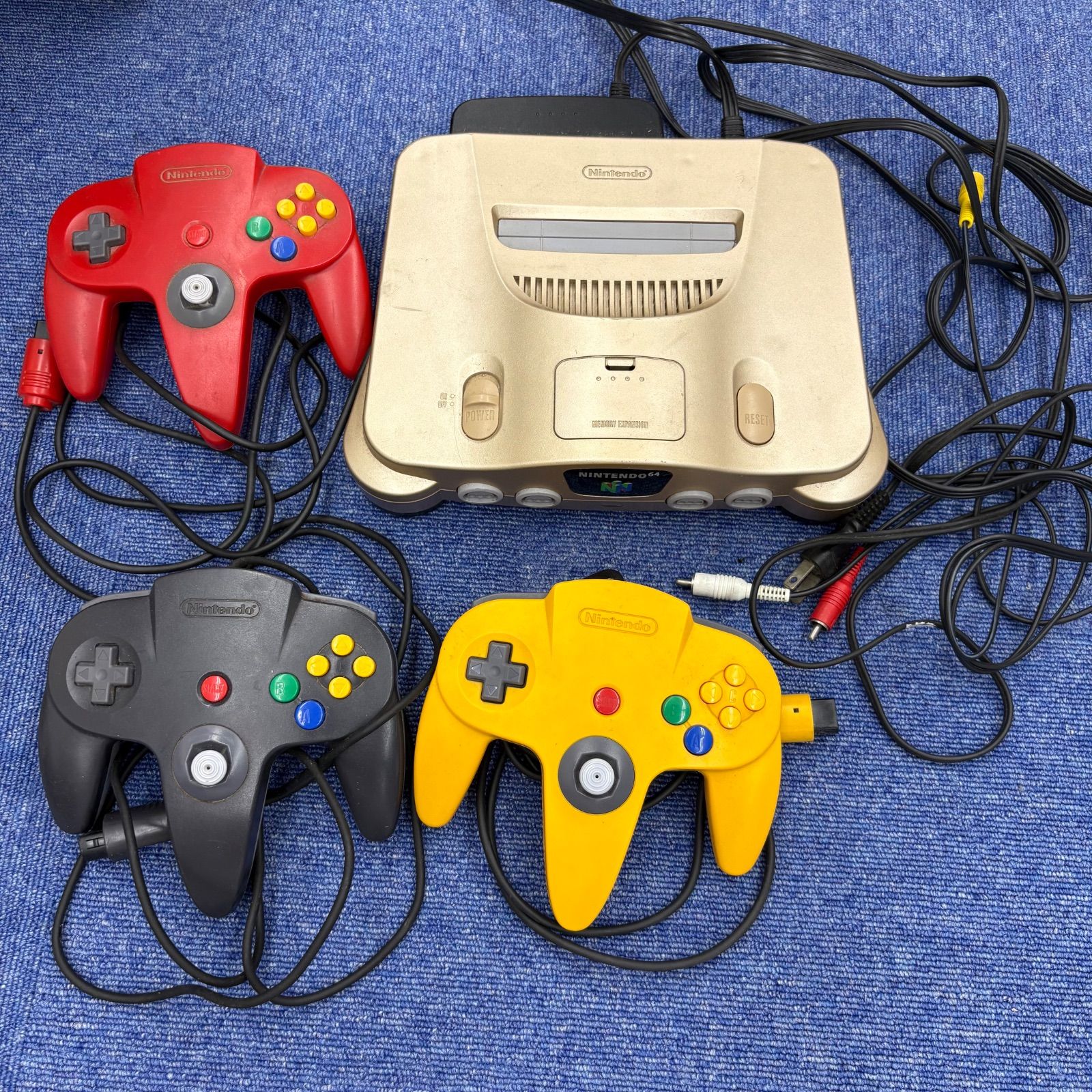 ÷ 【動作未確認】 トイザらス限定 NINTENDO64 ニンテンドー64 ゴールド 本体＋コントローラー3個＋各種ケーブル 【ゲーム機本体】 【6】