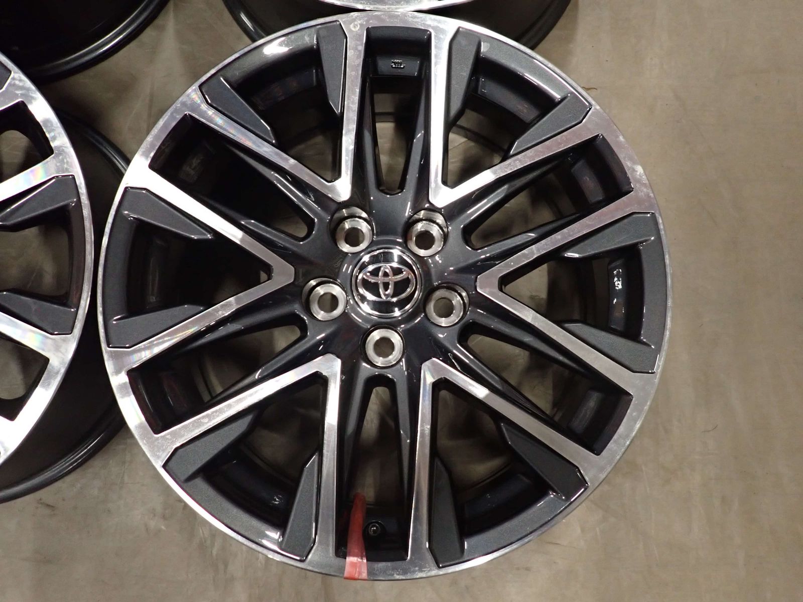 4本 会社宛 送料無料 18×7J トヨタ カローラクロス Z 後期 純正 アルミ