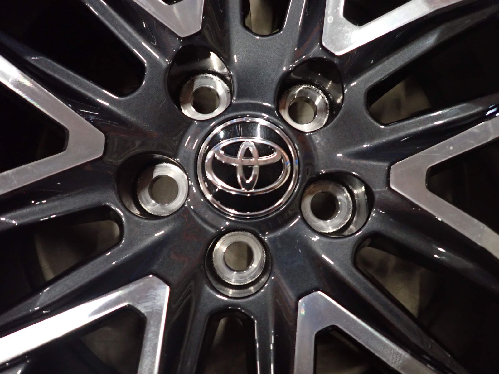 4本 会社宛 送料無料 18×7J トヨタ カローラクロス Z 後期 純正 アルミ