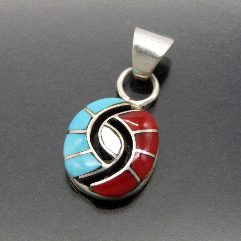 美品 Amy Wesley ズニ族 ペンダント ターコイズ コーラル インレイ エイミーウェズリー フレンドシップ ネックレストップ  28012993 美品 Amy Wesley ズニ族 ペンダント ターコイズ コーラル インレイ