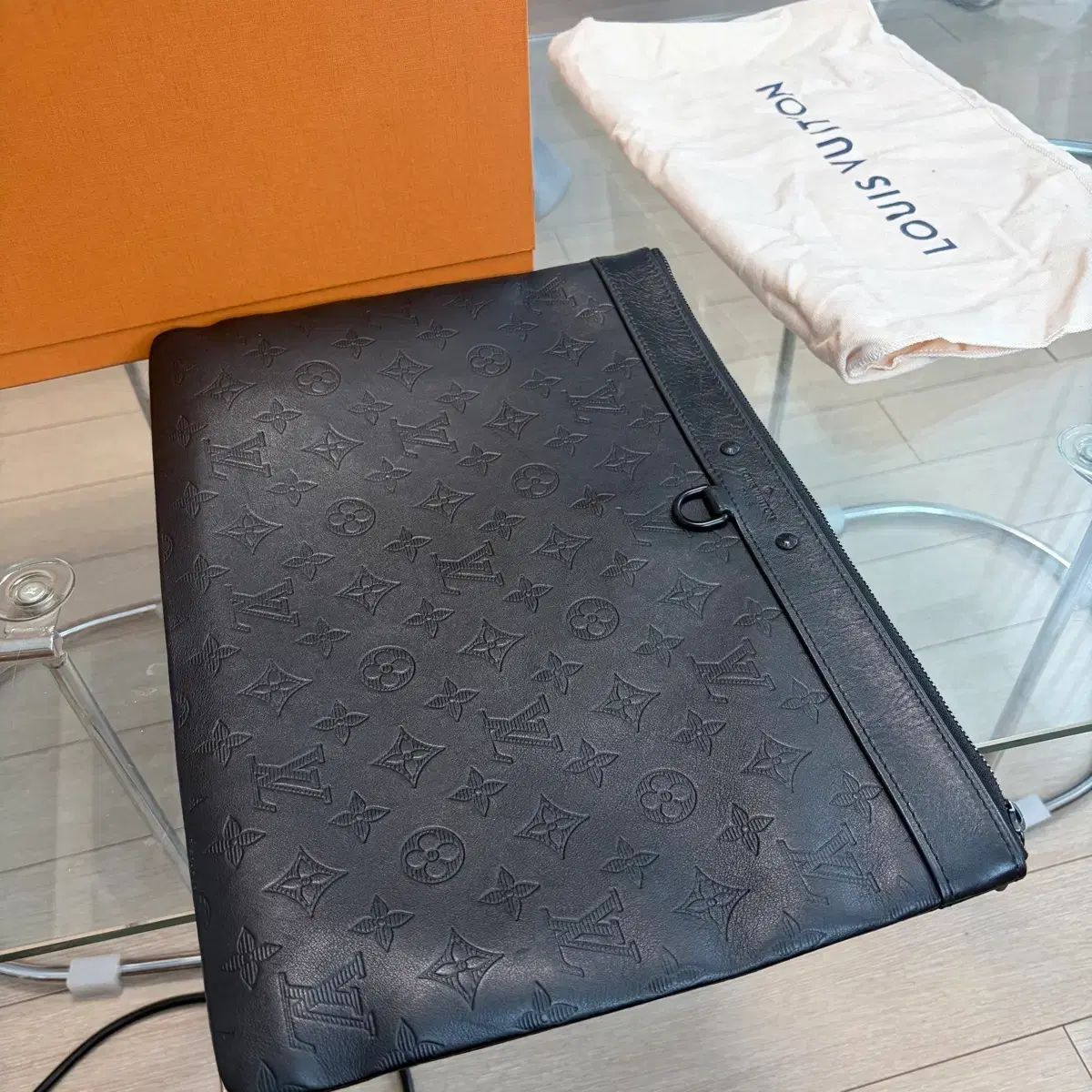 {ほぼ新品/最安値}Louis Vuitton ルイヴィトン シャドウ クラッチバッグ