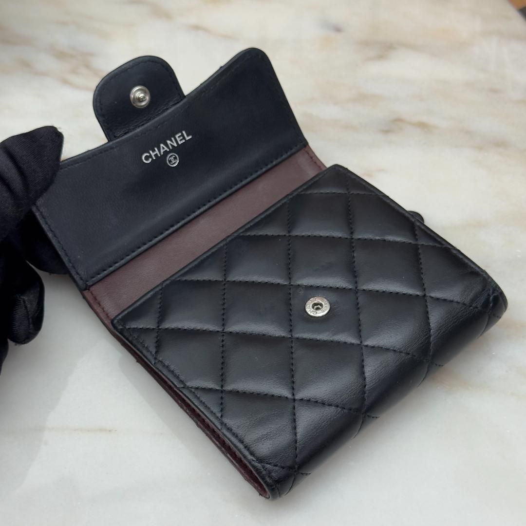 現行モデル シャネル マトラッセ スモールフラップウォレット 折財布 A352 現行モデル シャネル マトラッセ スモールフラップウォレット 折財布