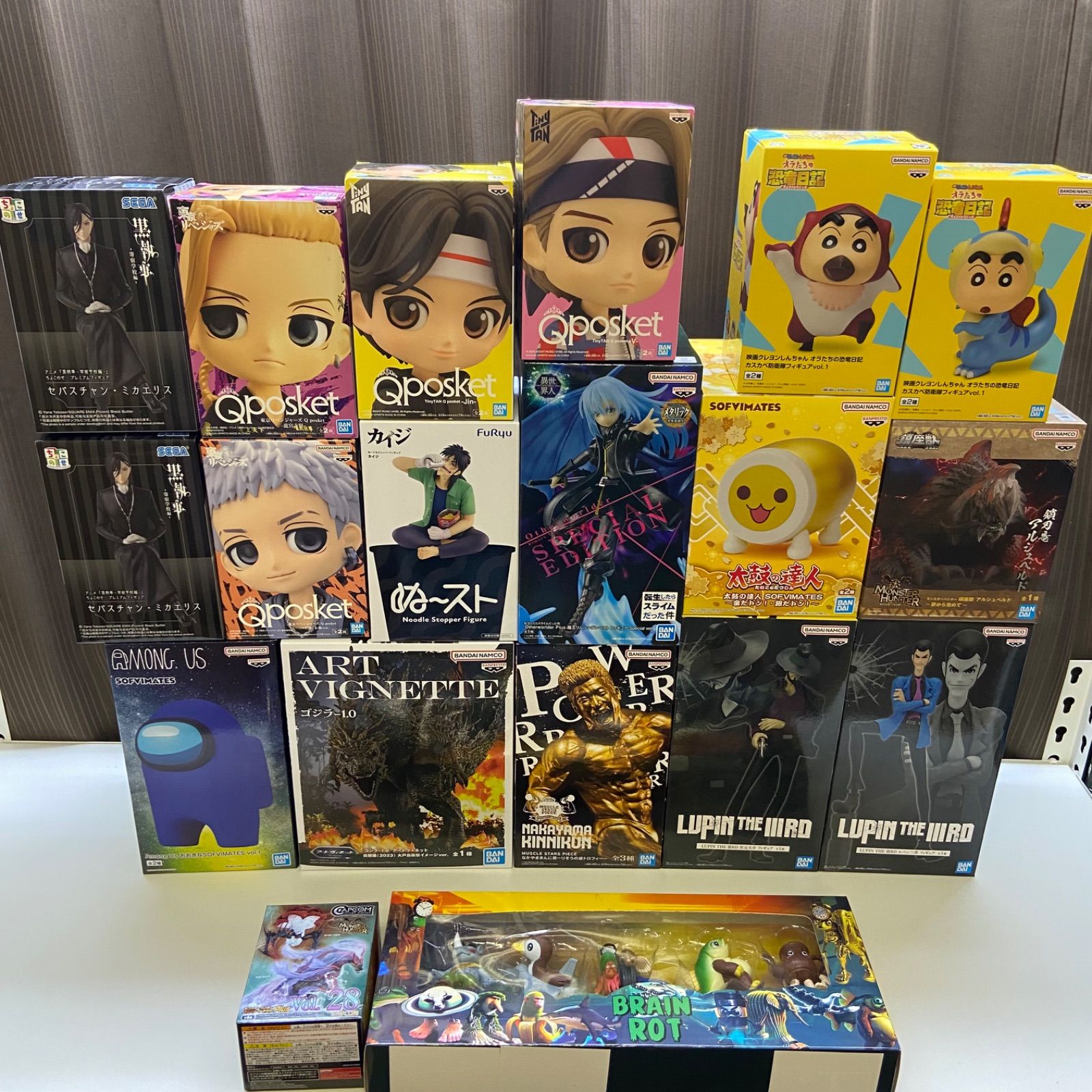 その他　プライズ　フィギュア　まとめ　19点　東リベ　しんちゃん　転スラ　カイジ　黒執事　ルパン　モンハン　他　（ME29-4879）
