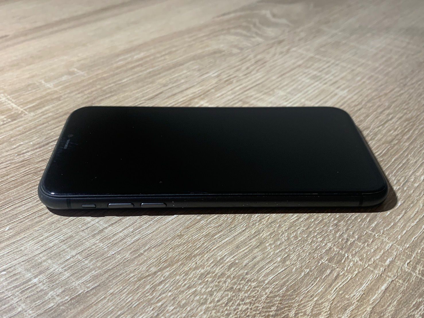 iPhone 11 64GB ブラック 動作確認済やや訳あり - メルカリ