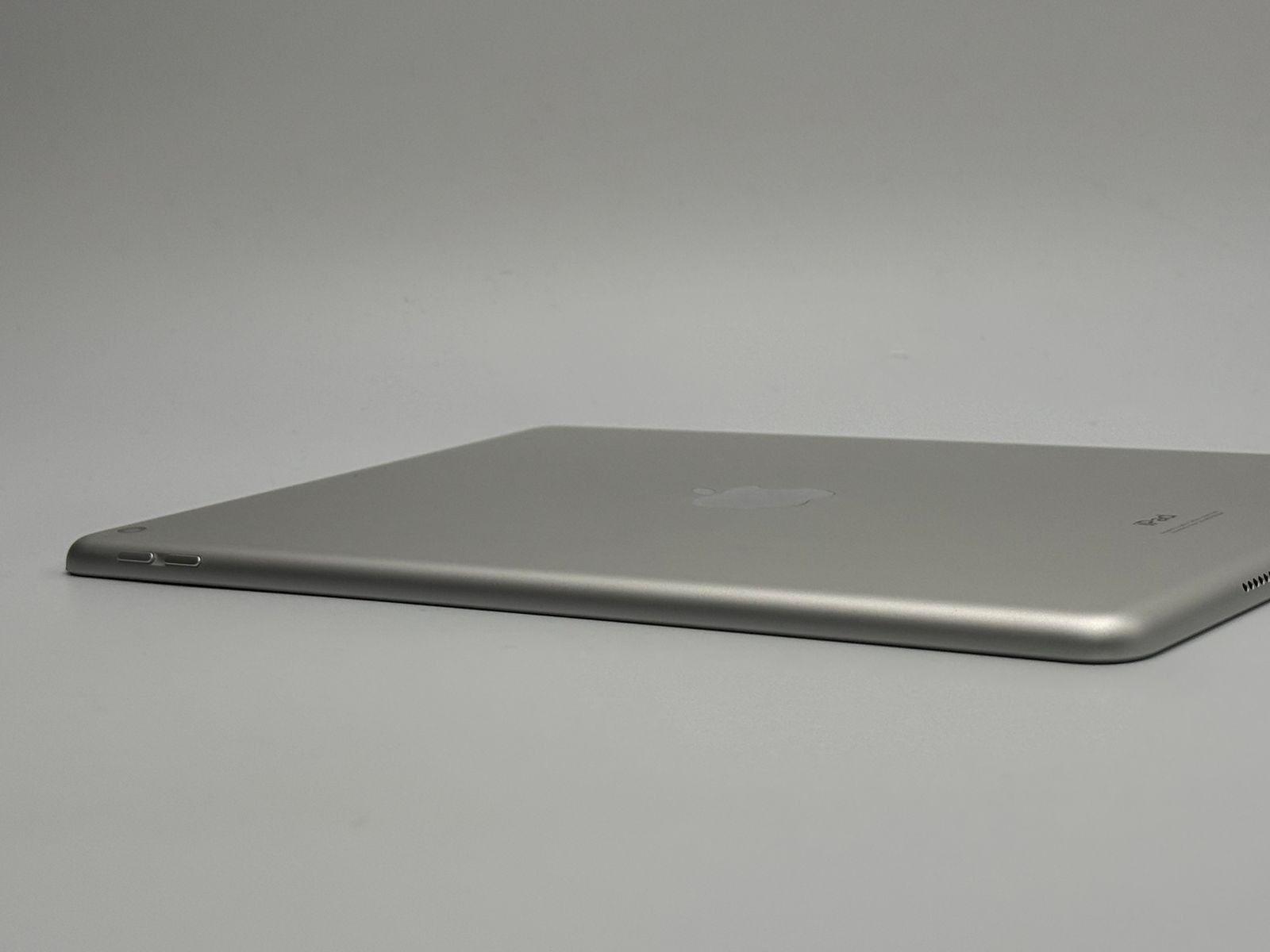 c*é様 Apple iPad (第9世代) シルバー 64GB ⚠️値下げ交渉 iPad 第9世代 64GB シルバー Wi-Fi 中古C - メルカリ