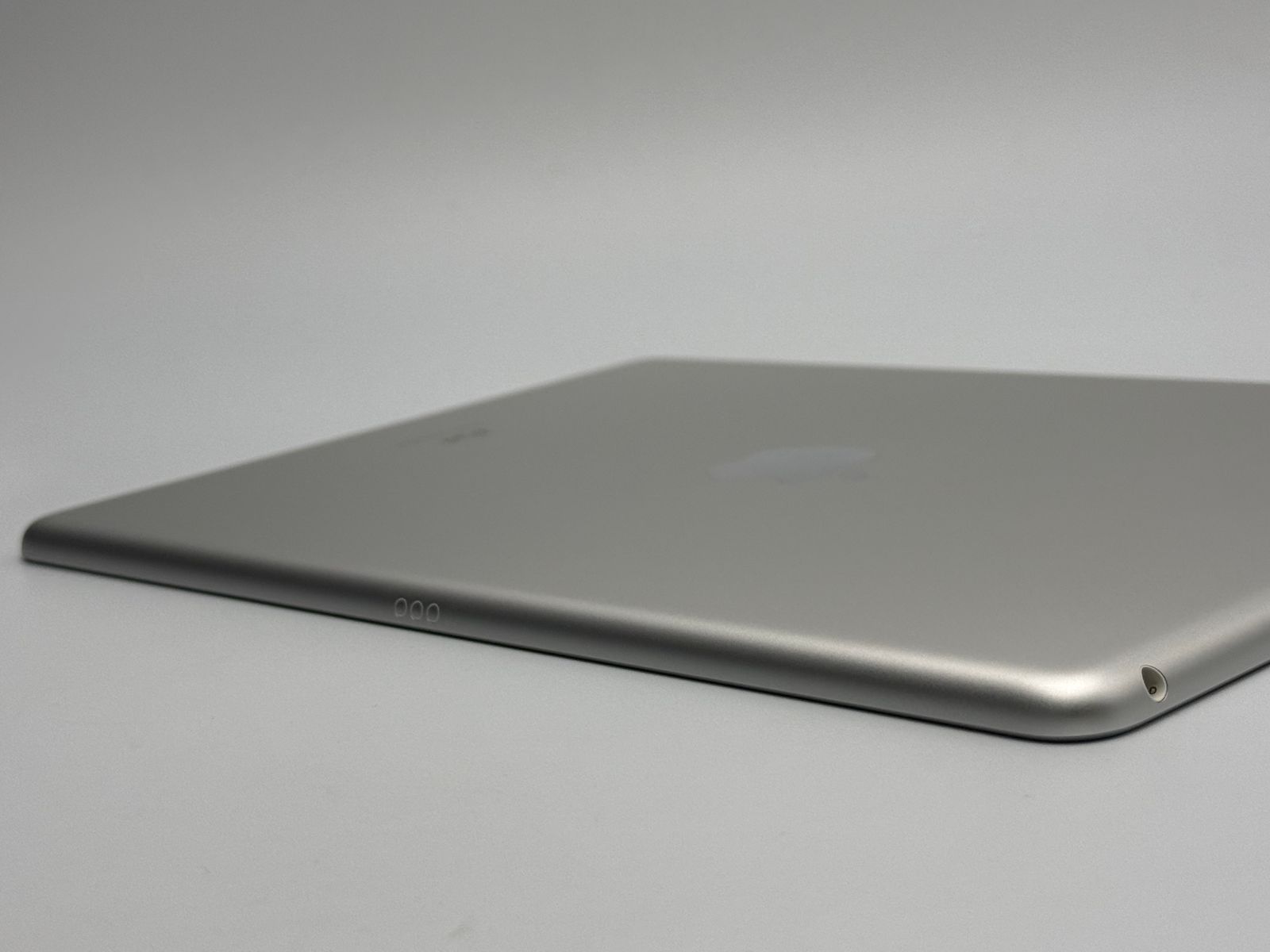 箱付き中古A】iPad 第9世代 64GB シルバー Wi-Fi バッテリー【84