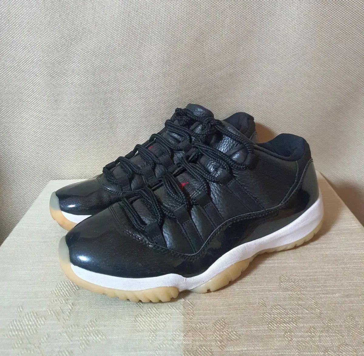(状態良し) NIKE ジョーダン11 ロー 72-10 260
