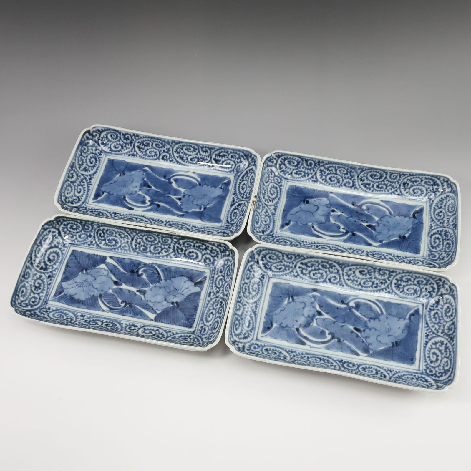 【Imari】伊万里焼 染付 蛸唐草文長方皿 4客 ( 鮎皿 ) 富貴長春 款 直径：20.5×11.3cm 陶磁器 _ 骨董品