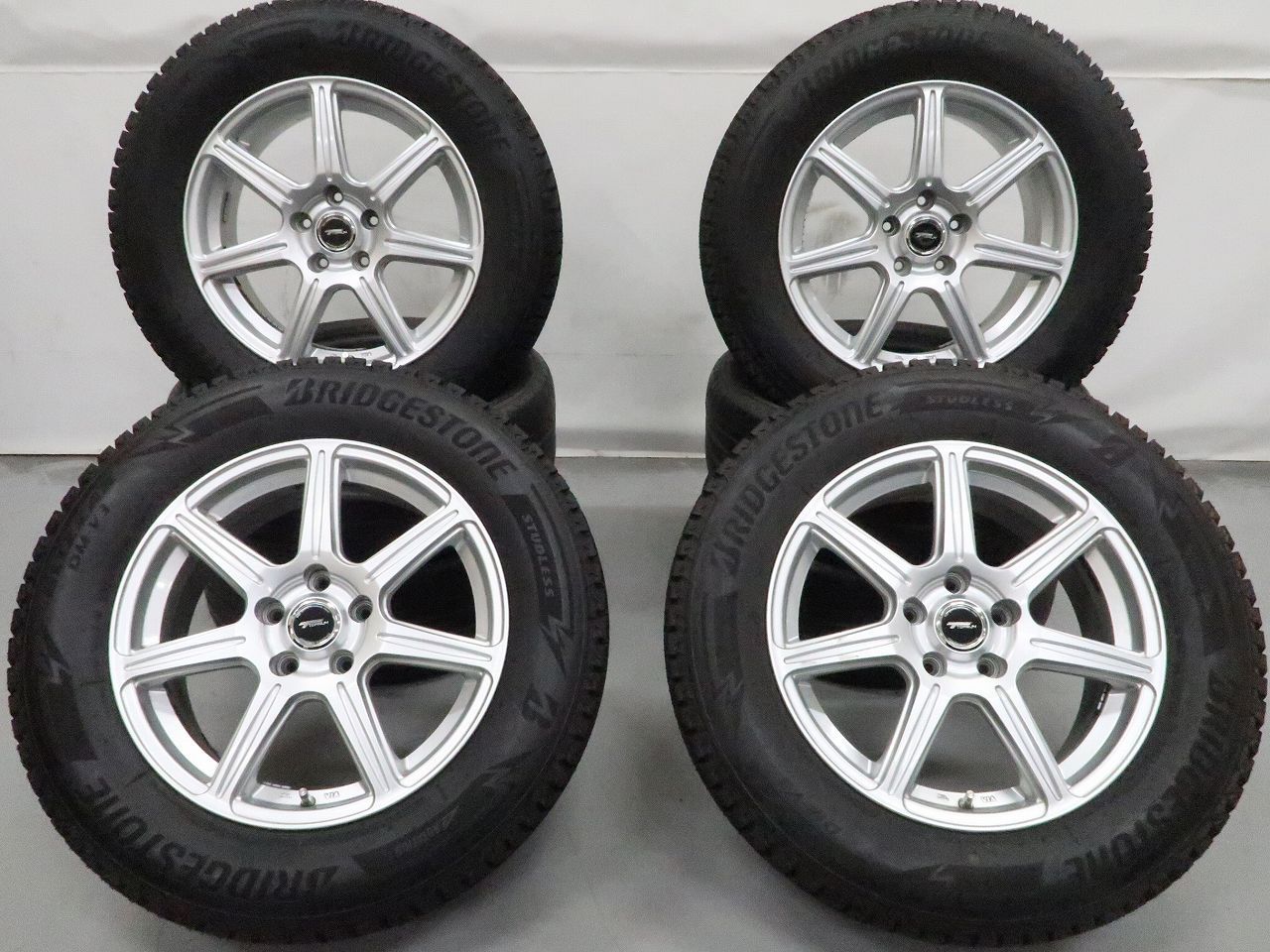 エクストレイル CX-5 CX-8 アウトバック 等に 4本 社外 17インチ 7.5J +45 5H 114.3 スタッドレス BRIDGESTONE BLIZZAK DM-V3 225/65R17