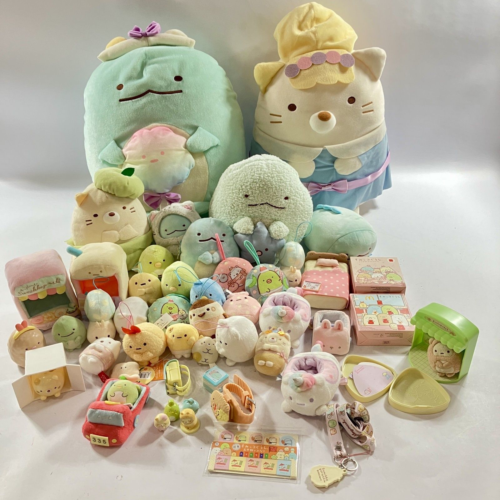 ★ すみっコぐらし ぬいぐるみ マスコット 他 まとめ商品 すみっこハウス てのりぬいぐるみ とかげ まんまる など サイズ色々 現状品 2.4kg