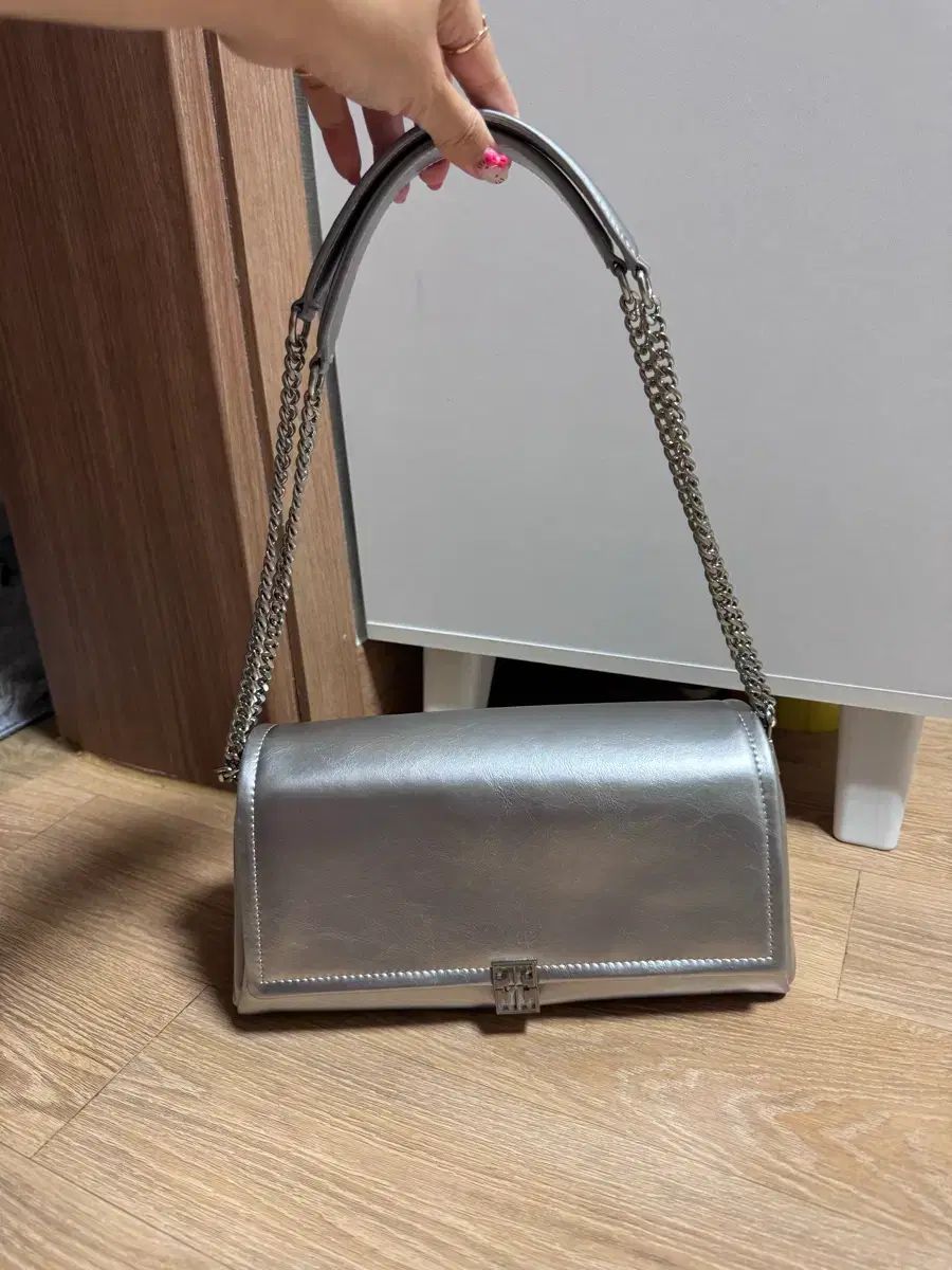 ポールニューア FOLNUA シルバー チェーン ショルダーバッグ