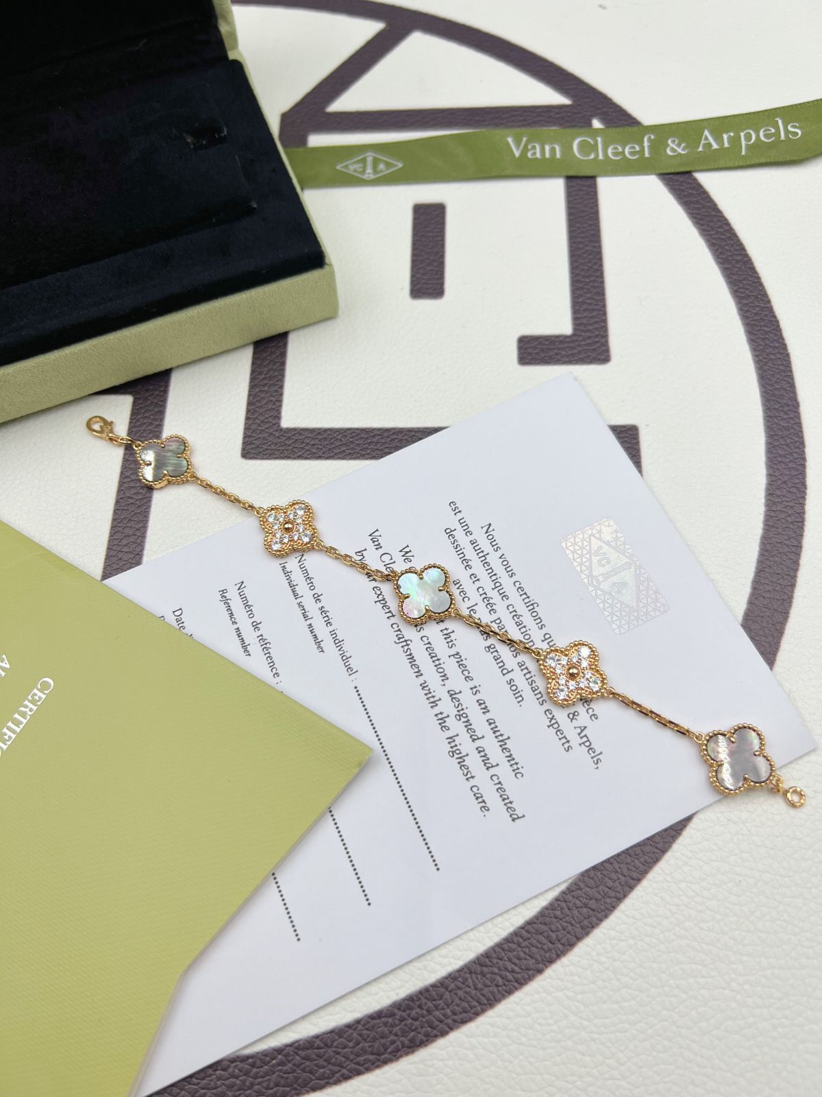[Van Cleef & Arpels] ヴァンクリーフ＆アーペル 四つ葉のクローバー グレー マザーオブパール スペーサー ダイヤモンド ブレスレット｜本日限定特価｜新品未使用