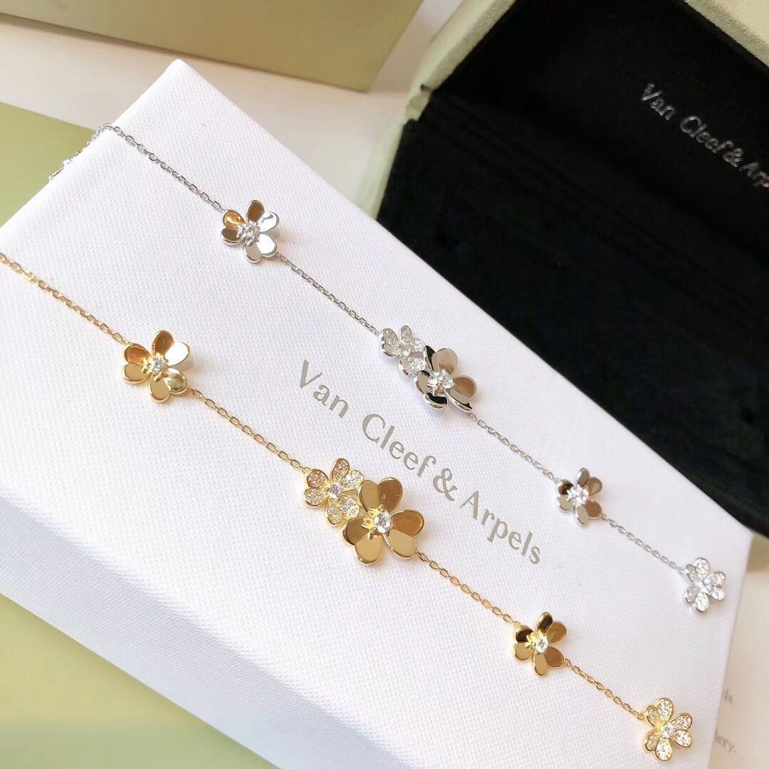 [Van Cleef & Arpels] アルハンブラ フラワー ブレスレット - フルダイヤモンド | ヴァン クリーフ & アーペル レディースジュエリー｜本日限定特価｜新品未使用-WTO輸入1