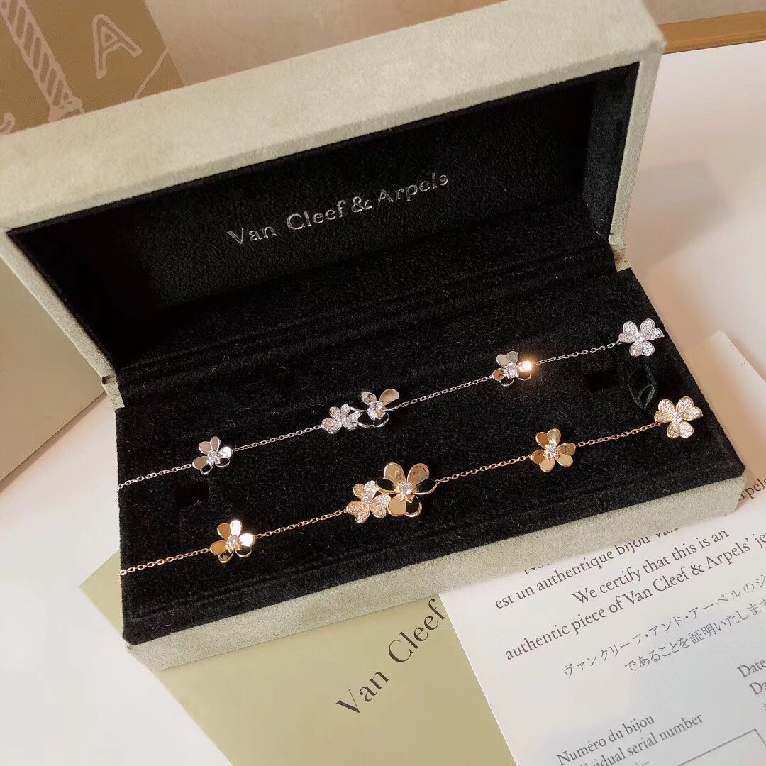 [Van Cleef & Arpels] アルハンブラ フラワー ブレスレット - フルダイヤモンド | ヴァン クリーフ & アーペル レディースジュエリー｜本日限定特価｜新品未使用-WTO輸入1